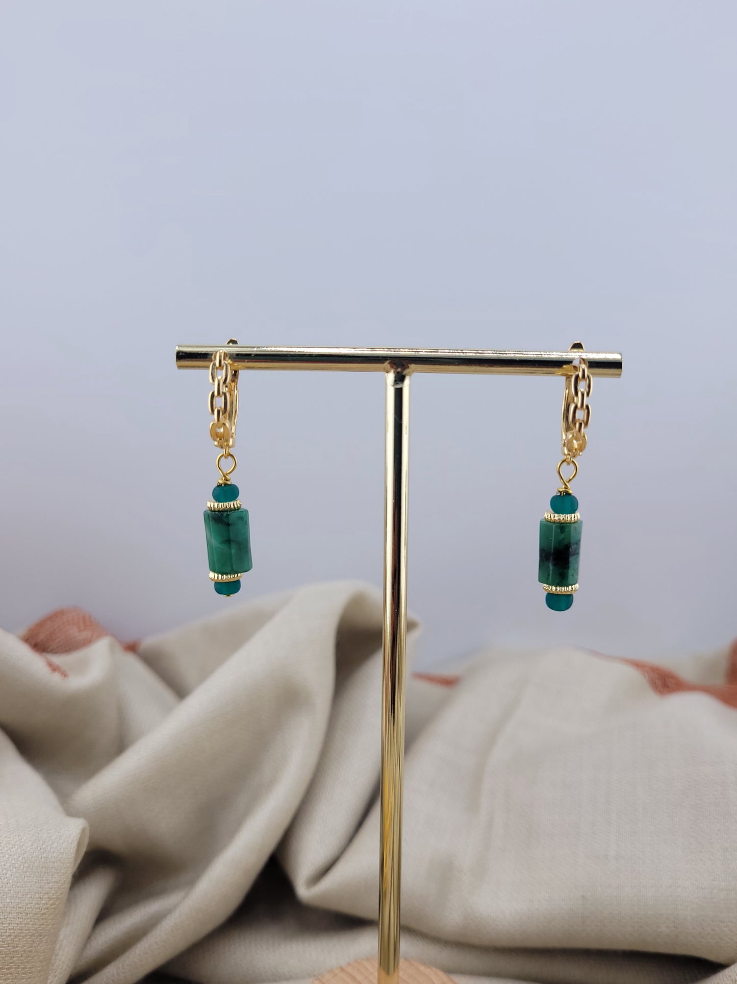 Boucles d'oreilles dormeuse émeraude Tanjavur