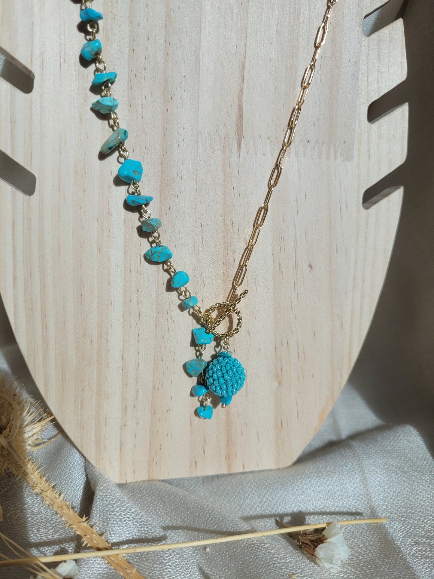 Collier asymétrique en Howlite Turquoise Monterrey