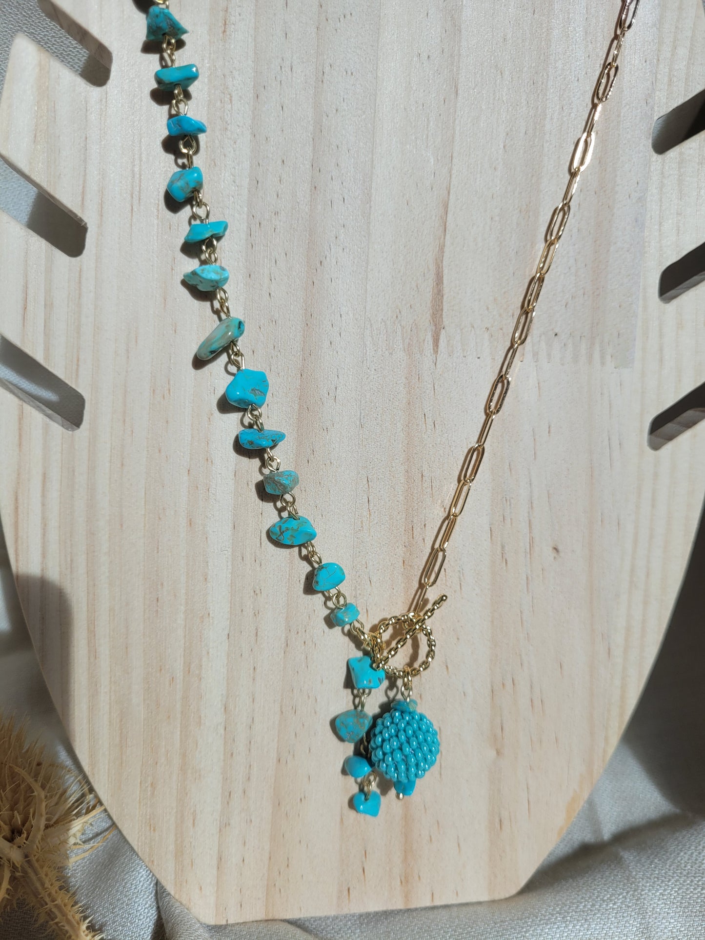 Collier asymétrique en Howlite Turquoise Monterrey