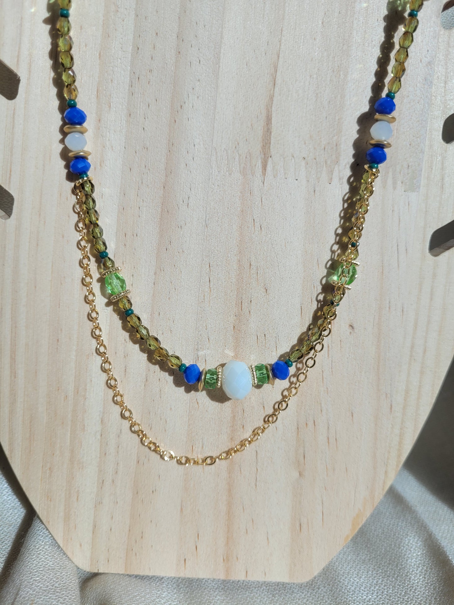 Collier multi rang en perles bleu et vert Mandurai
