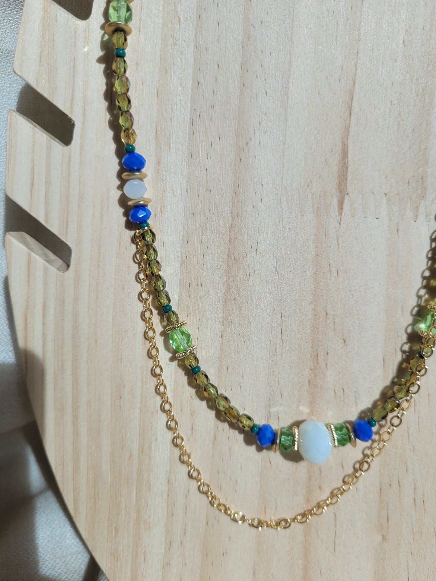 Collier multi rang en perles bleu et vert Mandurai