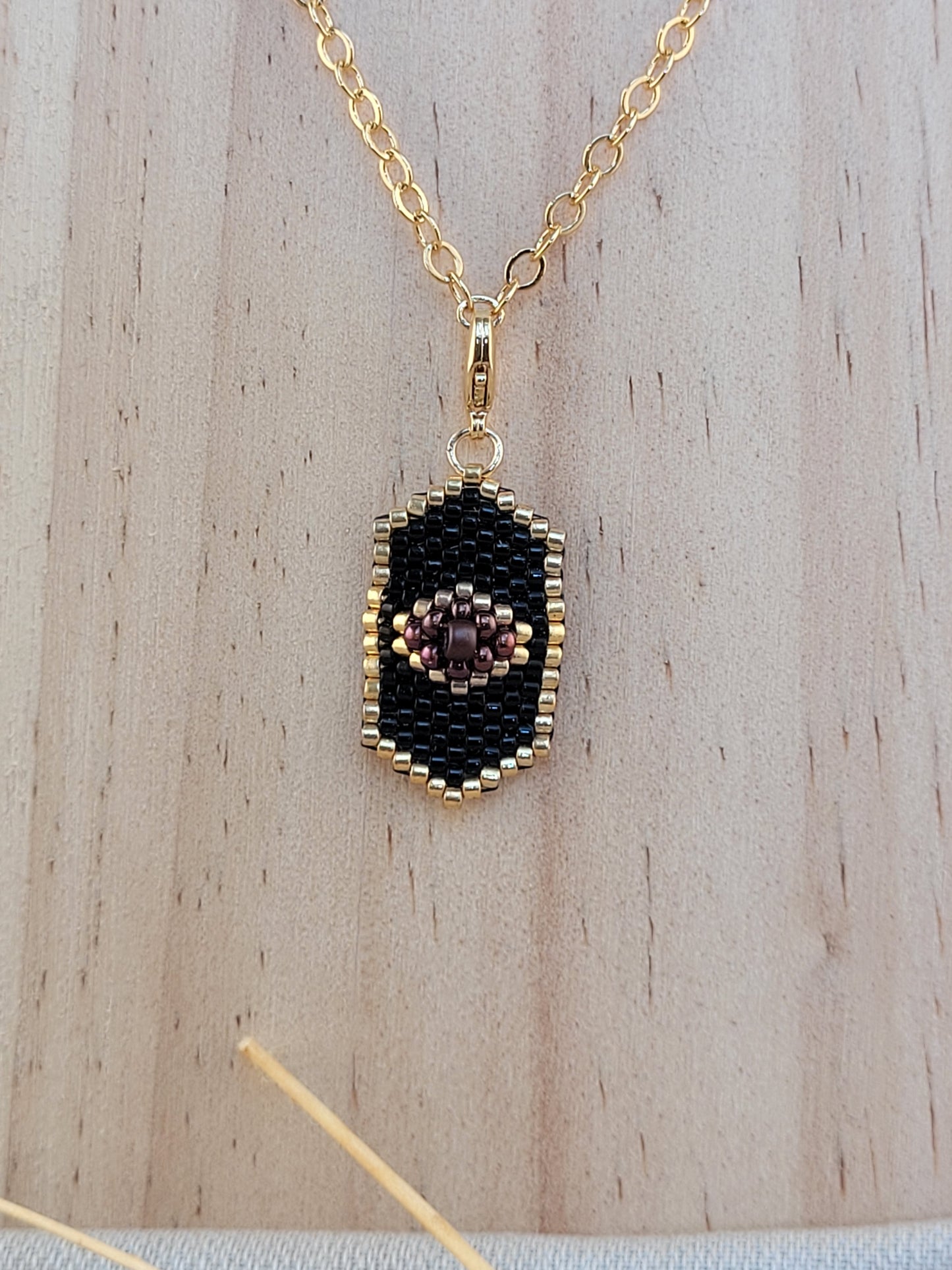 Pendentif Médaillon en miyuki tissé noir Recife