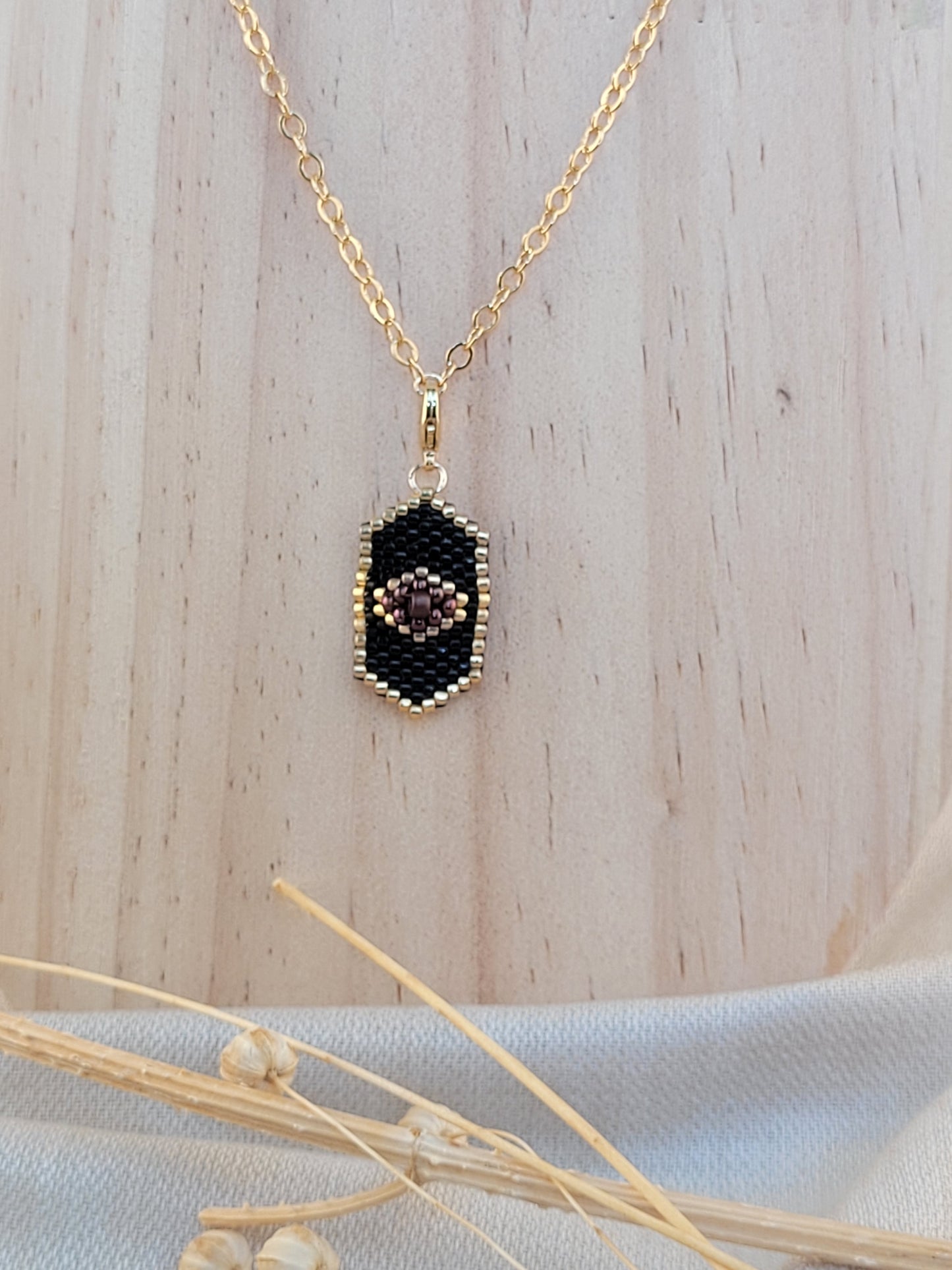 Pendentif Médaillon en miyuki tissé noir Recife