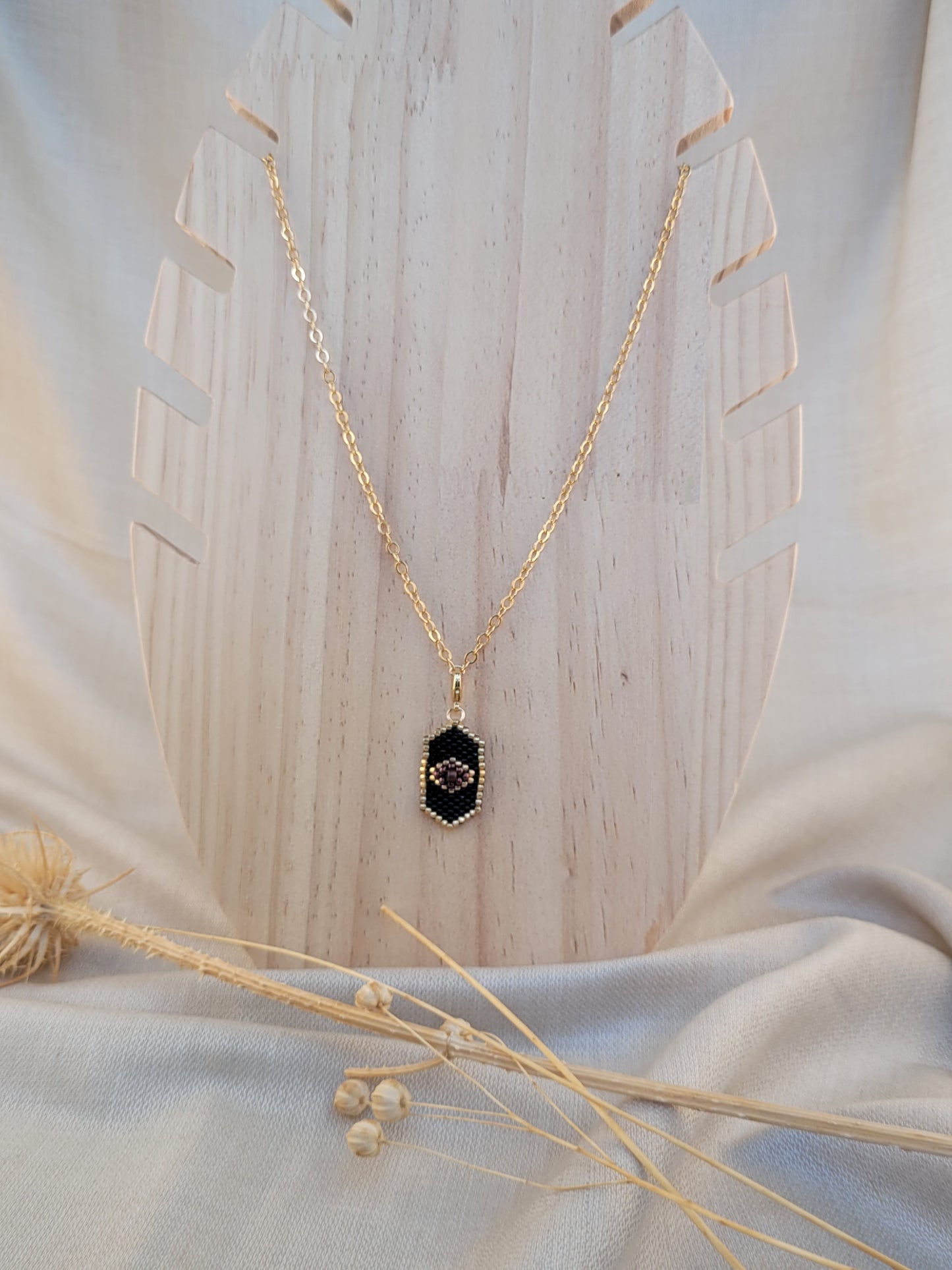 Pendentif Médaillon en miyuki tissé noir Recife