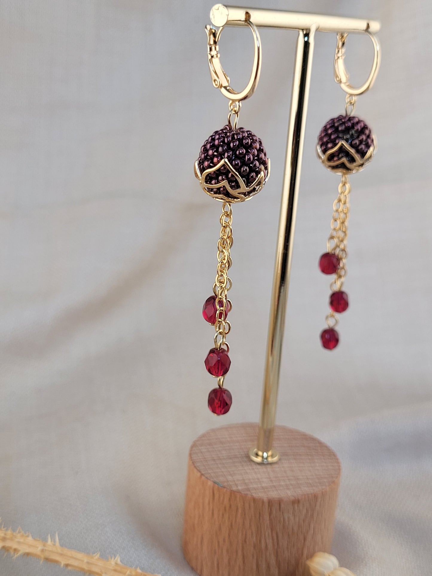 Boucles d'oreilles pendantes en perles perlées bordeau Galata