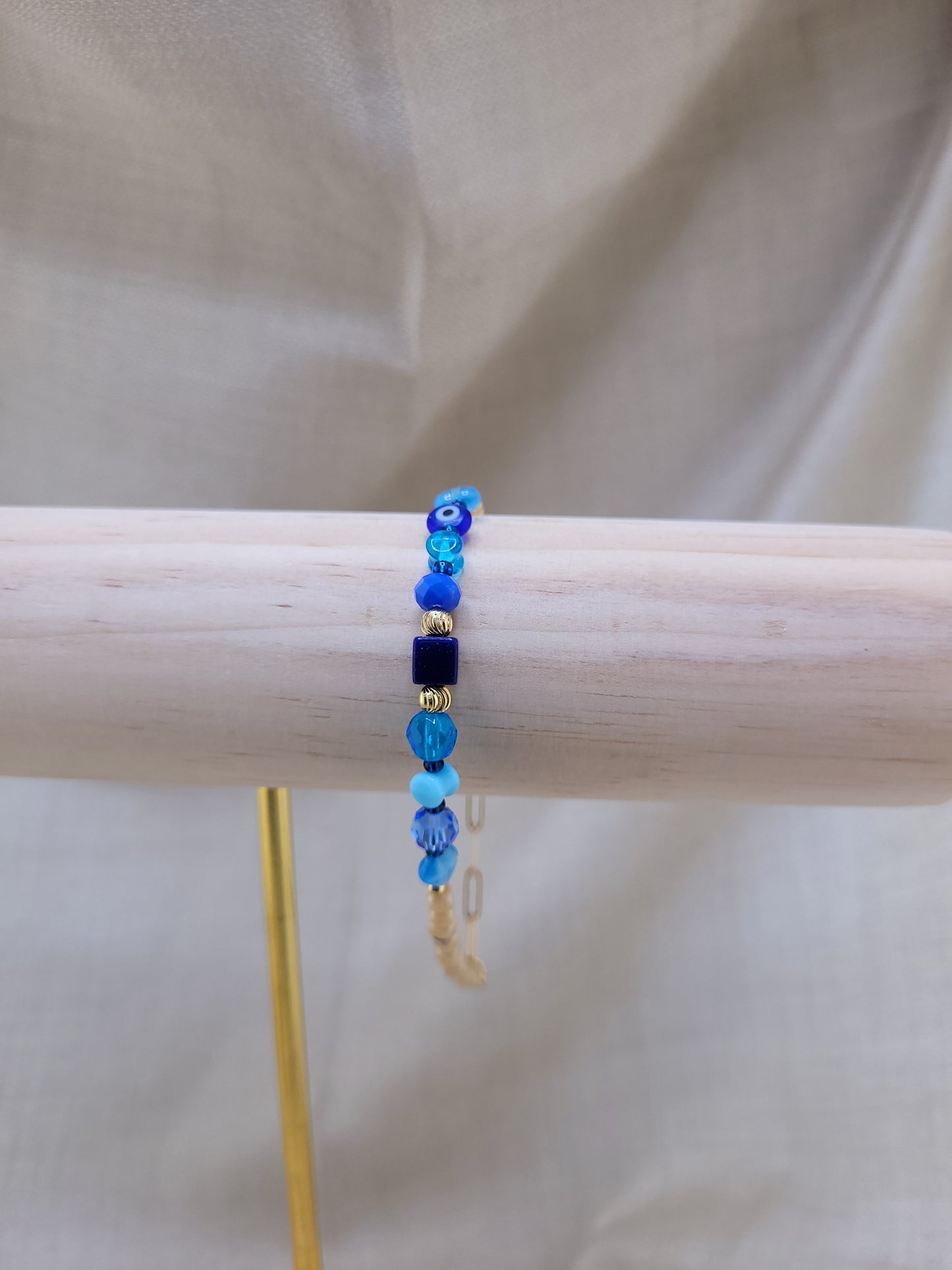 Bracelet en perles de verre bleu Mandurai