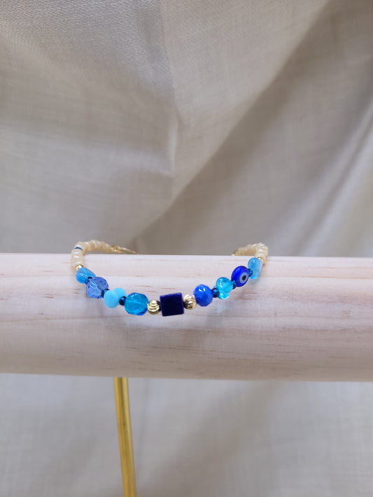 Bracelet en perles de verre bleu Mandurai