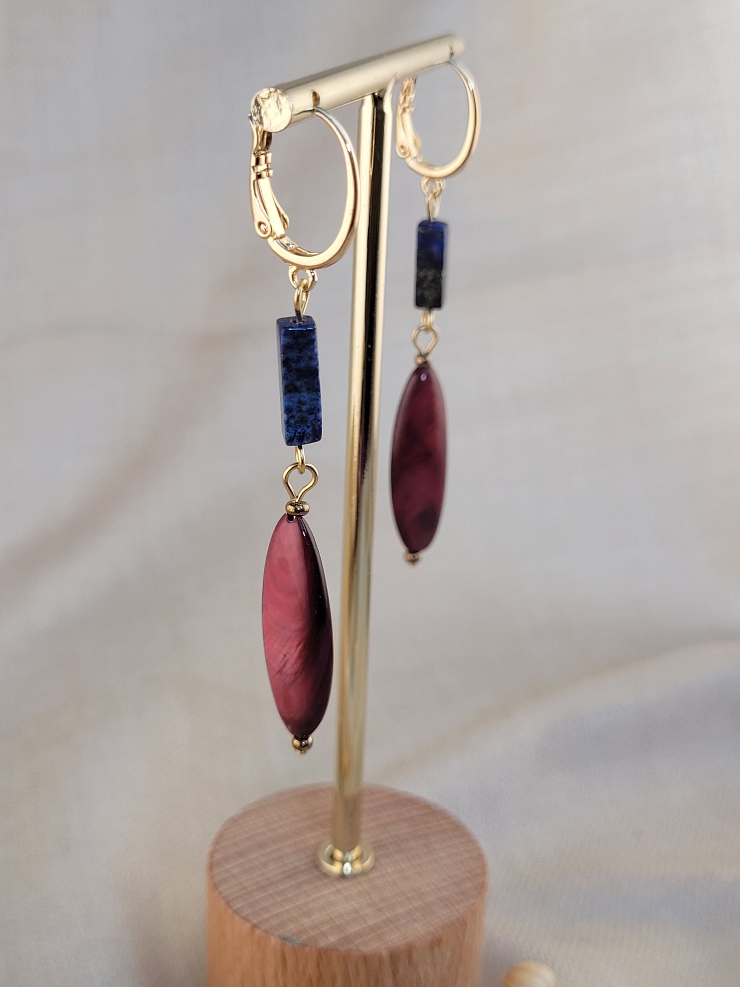 Boucles d'oreilles pendantes en perles coquillage Rouge Bordeau et lapis Lazuri Imperatriz