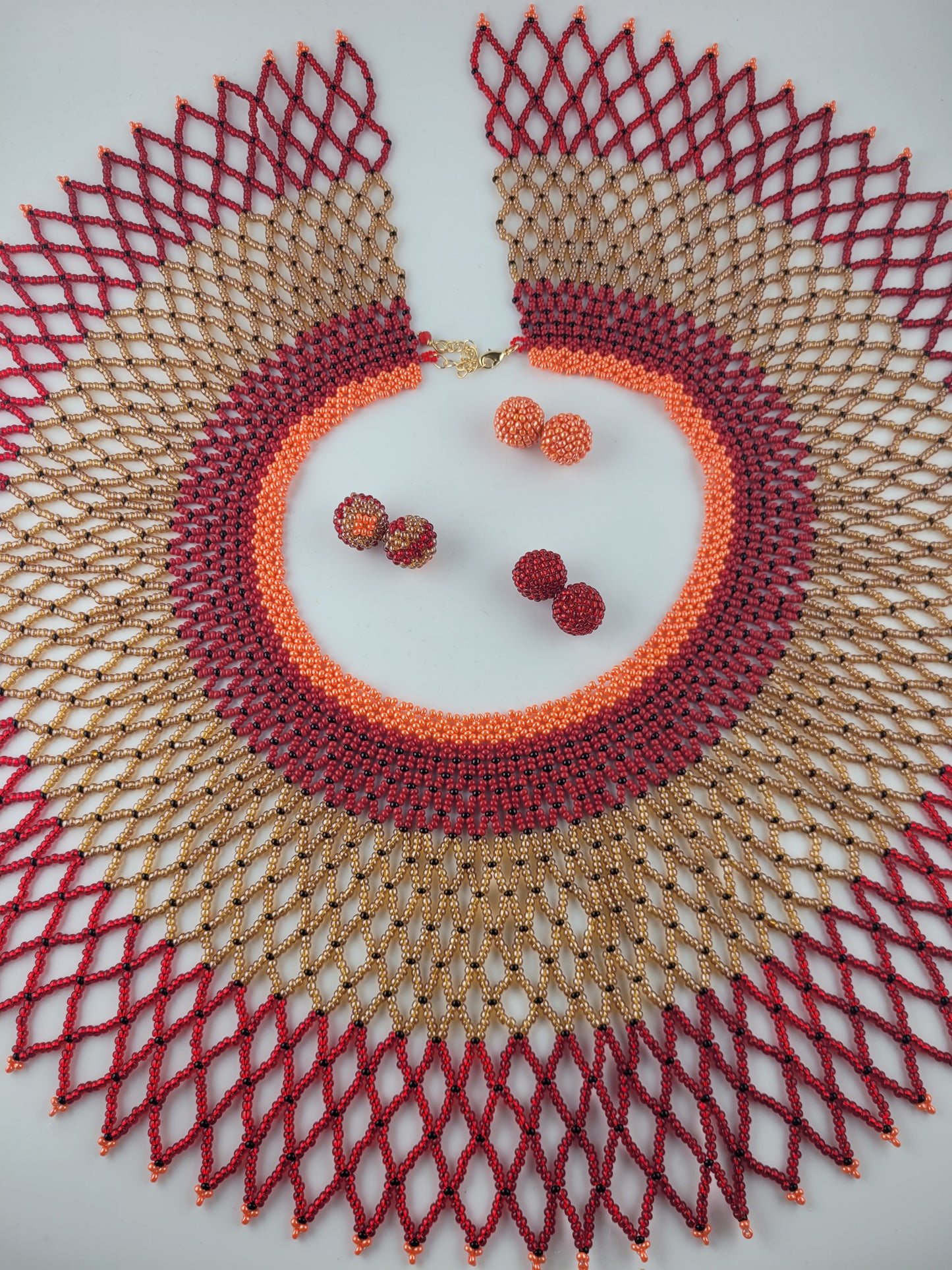 Ensemble collier massaï et boucles d'oreilles assorties