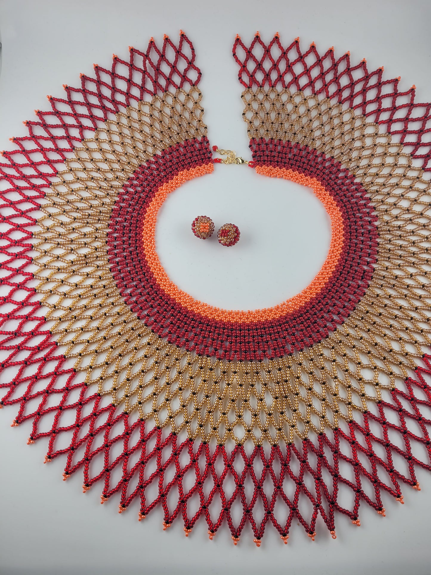 Ensemble collier massaï et boucles d'oreilles assorties